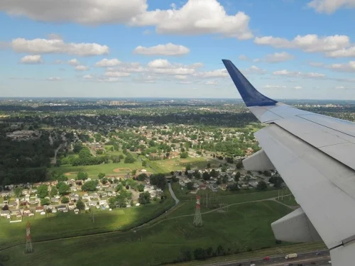 飛行機内から見える田園風景