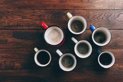 たくさん並べられたコーヒー