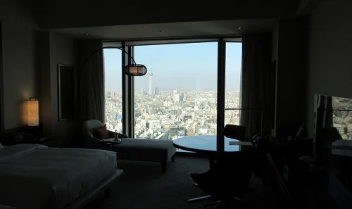 マンダリンオリエンタルホテル東京の部屋から見えるスカイツリー
