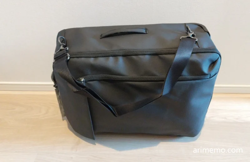 ショルダーベルト使いで肩掛けもできるスーツケース